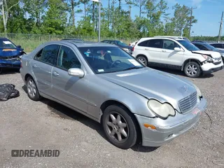 2001 Mercedes-Benz C 230/260/280/320 z VIN WDBRF61J21F090703, wystawiony jako IAAI lot #39143746 z przebiegiem 123 812 mil mil oraz . Historia ofert i sprzedaży dostępna na DreamBid. Obrazek 1.