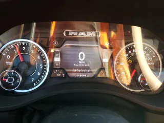 2021 Ram 1500 Big Horn z VIN 1C6RREFT2MN708195, wystawiony jako Copart lot #45969205 z przebiegiem 112 098 mil mil oraz Szkoda całkowita • Salvage title. Historia ofert i sprzedaży dostępna na DreamBid. Obrazek 9.