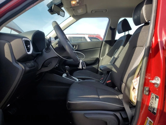 2024 Hyundai Venue Limited with VIN KMHRC8A33RU292833, listed as a Copart auction lot 53693115 with 2,252 mi miles and Salvage Title. Bid and sale history available at DreamBid. Image 7.