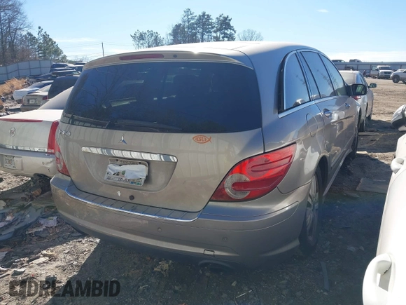 2008 Mercedes-Benz R-Class 3.5L with VIN 4JGCB56E48A064101, listed as a IAAI auction lot 41326581 with 302,626 mi miles. Bid and sale history available at carsss.com. Image 4.