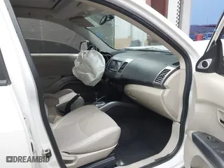 2009 Mitsubishi Outlander SE with VIN JA4LS31W49Z000940, listed as a IAAI auction lot 42044608 with 127,990 mi miles. Bid and sale history available at carsss.com. Image 5.