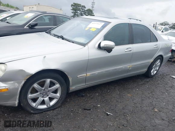 2002 Mercedes-Benz S-Class 5.0L with VIN WDBNG75J32A241980, listed as a IAAI auction lot 41971627 with 160,634 mi miles. Bid and sale history available at carsss.com. Image 6.