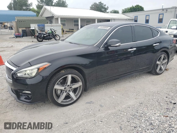 2016 Infiniti Q70 z VIN JN1BY1AP2GM220684, wystawiony jako Copart lot #55493695 z przebiegiem 96 001 mil mil oraz Szkody całkowita. Historia ofert i sprzedaży dostępna na DreamBid. Obrazek 1.