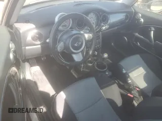 2005 MINI Hardtop S with VIN WMWRE33415TD90833, listed as a Copart auction lot 61238165 with 174,647 mi miles and Salvage title. Bid and sale history available at DreamBid. Image 8.