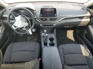 2025 Nissan Altima SV z VIN 1N4BL4DVXSN312223, wystawiony jako Copart lot #60617385 z przebiegiem 16 403 mil mil oraz Czysty tytuł • Clean title. Historia ofert i sprzedaży dostępna na DreamBid. Obrazek 8.