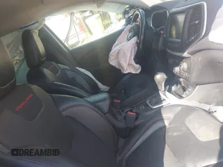 2018 Jeep Cherokee Trailhawk с VIN 1C4PJMBX1JD619990, выставлен на аукционе IAAI как лот 42240308 с пробегом Не указан миль и . История ставок и продаж доступна на DreamBid. Изображение 5.