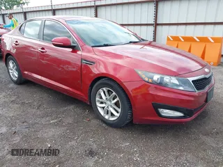 2013 Kia Optima LX z VIN 5XXGM4A78DG221341, wystawiony jako IAAI lot #42136111 z przebiegiem 123 448 mil mil oraz . Historia ofert i sprzedaży dostępna na DreamBid. Obrazek 1.
