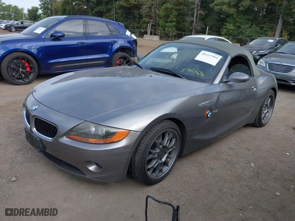 2004 BMW Z4 2.5i with VIN 4USBT33464LR66898, listed as a IAAI auction lot 40327994 with 83,019 mi miles. Bid and sale history available at carsss.com. Image 2.