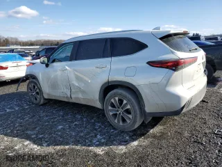2023 Toyota Highlander L with VIN 5TDKDRBH7PS024503, listed as a Copart auction lot 43928755 with 17,125 mi miles and Salvage Title. Bid and sale history available at carsss.com. Image 2.