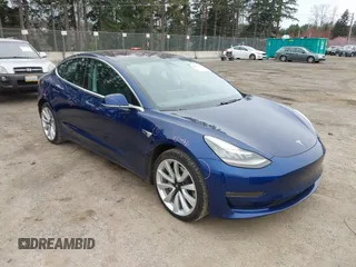 2018 Tesla Model 3 Long Range Battery z VIN 5YJ3E1EB3JF133949, wystawiony jako IAAI lot #41817942 z przebiegiem 61 966 mil mil oraz . Historia ofert i sprzedaży dostępna na DreamBid. Obrazek 1.