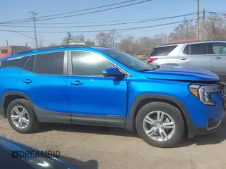 2024 GMC Terrain SLE z VIN 3GKALMEG7RL182227, wystawiony jako IAAI lot #41833262 z przebiegiem 13 275 mil mil oraz . Historia ofert i sprzedaży dostępna na DreamBid. Obrazek 13.