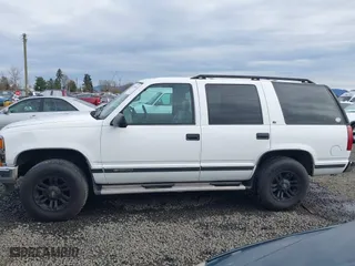 1997 Chevrolet Tahoe with VIN 1GNEK13R7VJ324524, listed as a IAAI auction lot 41623104 with 268,178 mi miles. Bid and sale history available at carsss.com. Image 14.
