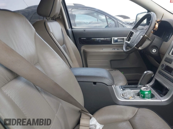 2008 Lincoln MKX with VIN 2LMDU68C88BJ17360, listed as a IAAI auction lot 42111549 with 221,191 mi miles. Bid and sale history available at carsss.com. Image 5.