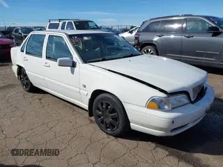 1999 Volvo S70 with VIN YV1LS55A8X1580392, listed as a IAAI auction lot 41623528 with 77,806 mi miles and . Bid and sale history available at DreamBid. Image 1.