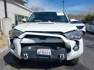 2018 Toyota 4Runner SR5 with VIN JTEBU5JR8J5543622, listed as a IAAI auction lot 41770031 with 101,272 mi miles. Bid and sale history available at carsss.com. Image 12.