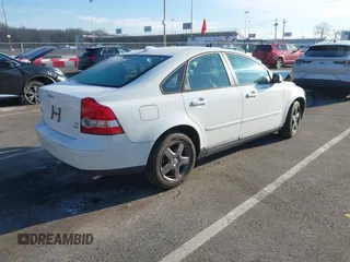 2007 Volvo S40 2.5L Turbo with VIN YV1MH682172304630, listed as a IAAI auction lot 41341542 with 133,594 mi miles. Bid and sale history available at carsss.com. Image 4.