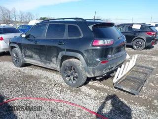 2019 Jeep Cherokee Latitude with VIN 1C4PJMCX8KD464323, listed as a IAAI auction lot 41700738 with 179,234 mi miles. Bid and sale history available at carsss.com. Image 3.