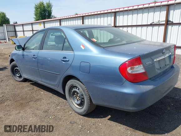 2004 Toyota Camry LE z VIN JTDBE32K140260522, wystawiony jako IAAI lot #42476400 z przebiegiem 152 466 mil mil oraz . Historia ofert i sprzedaży dostępna na DreamBid. Obrazek 3.