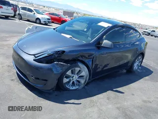 2024 Tesla Model Y Long Range z VIN 7SAYGDEE2RA233855, wystawiony jako IAAI lot #42148956 z przebiegiem 14 385 mil mil oraz . Historia ofert i sprzedaży dostępna na DreamBid. Obrazek 6.