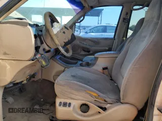 1998 Ford Expedition XLT with VIN 1FMRU1765WLA78708, listed as a Copart auction lot 78035824 with 364,964 mi miles and Salvage Title. Bid and sale history available at carsss.com. Image 7.