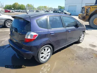 2009 Honda Fit Sport z VIN JHMGE88409S030427, wystawiony jako IAAI lot #41723036 z przebiegiem 146 586 mil mil oraz . Historia ofert i sprzedaży dostępna na DreamBid. Obrazek 4.