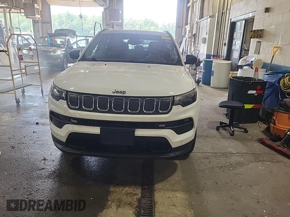 2022 Jeep Compass Latitude with VIN 3C4NJDBB3NT205928, listed as a IAAI auction lot 42832409 with 22,634 mi miles and . Bid and sale history available at DreamBid. Image 29.