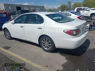 2002 Lexus ES 300 with VIN JTHBF30G425028944, listed as a IAAI auction lot 42057912 with 112,470 mi miles. Bid and sale history available at carsss.com. Image 3.
