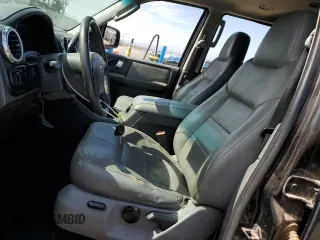 2003 Ford Expedition Special Service z VIN 1FMRU15W63LA55307, wystawiony jako Copart lot #63678485 z przebiegiem 312 125 mil mil oraz Czysty tytuł • Clean title. Historia ofert i sprzedaży dostępna na DreamBid. Obrazek 7.