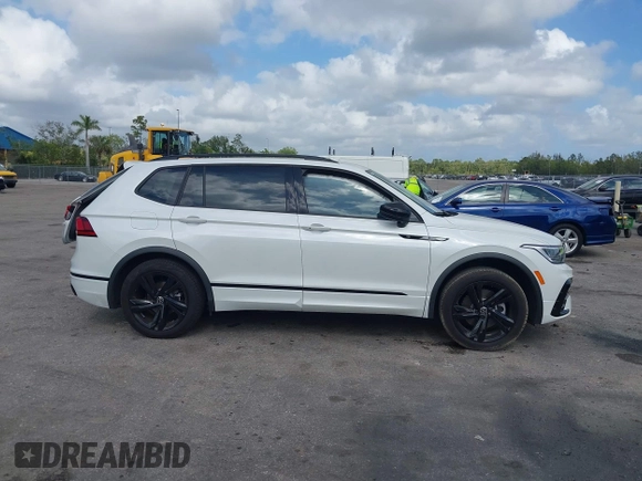 2024 Volkswagen Tiguan SE R-Line Black with VIN 3VVCB7AX6RM093792, listed as a IAAI auction lot 42117670 with 15,379 mi miles and . Bid and sale history available at DreamBid. Image 12.
