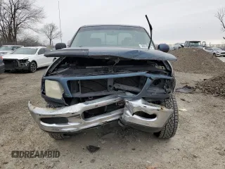 2001 Ford F-150 XLT z VIN 1FTRW08L01KA44087, wystawiony jako Copart lot #62898235 z przebiegiem Nie podano mil oraz Nie do naprawy • Non repairable. Historia ofert i sprzedaży dostępna na DreamBid. Obrazek 5.