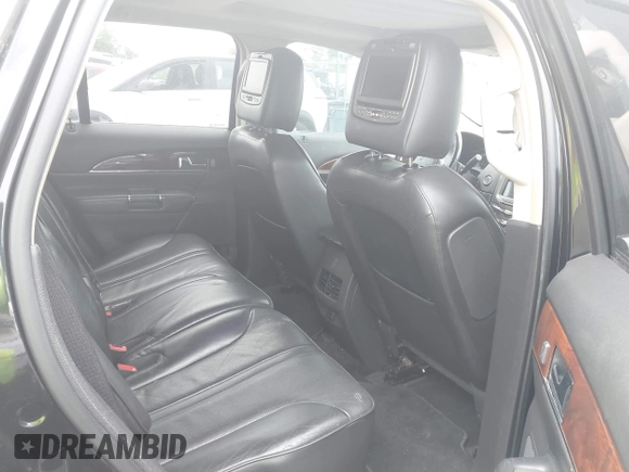 2011 Lincoln MKX with VIN 2LMDJ6JK0BBJ27379, listed as a IAAI auction lot 42088492 with 167,378 mi miles. Bid and sale history available at carsss.com. Image 8.