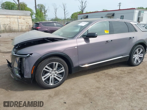 2024 Cadillac LYRIQ z VIN 1GYKPMRLXRZ141816, wystawiony jako IAAI lot #42113732 z przebiegiem 7 704 mil mil oraz . Historia ofert i sprzedaży dostępna na DreamBid. Obrazek 2.