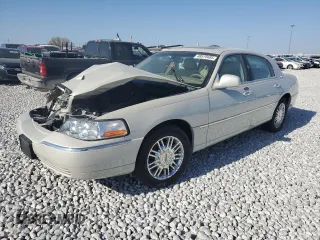 2006 Lincoln Town Car Signature Limited z VIN 1LNHM82V86Y644317, wystawiony jako Copart lot #48579485 z przebiegiem 56 431 mil mil oraz Tytuł czysty. Historia ofert i sprzedaży dostępna na DreamBid. Obrazek 1.