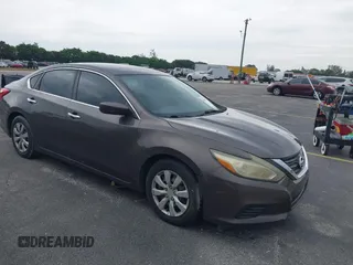2016 Nissan Altima S with VIN 1N4AL3AP2GN307911, listed as a IAAI auction lot 41882267 with 185,084 mi miles and . Bid and sale history available at carsss.com. Image 1.
