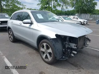 2019 Mercedes-Benz GLC 300 z VIN WDC0G4KB7KF626348, wystawiony jako IAAI lot #42356795 z przebiegiem 56 610 mil mil oraz . Historia ofert i sprzedaży dostępna na DreamBid. Obrazek 1.