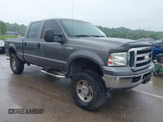 2006 Ford F-250 XL z VIN 1FTSW21516ED44655, wystawiony jako IAAI lot #42185426 z przebiegiem 169 044 mil mil oraz . Historia ofert i sprzedaży dostępna na DreamBid. Obrazek 1.