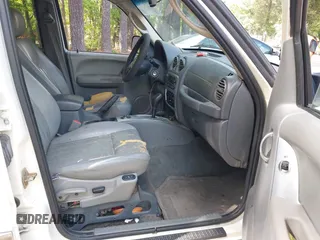 2006 Jeep Liberty Limited with VIN 1J4GL58K06W210025, listed as a IAAI auction lot 42189823 with 211,182 mi miles. Bid and sale history available at carsss.com. Image 5.