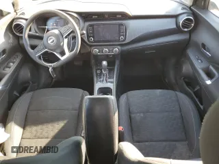 2024 Nissan Kicks SV z VIN 3N1CP5CV7RL473992, wystawiony jako Copart lot #88636955 z przebiegiem 28 402 mil mil oraz Szkoda całkowita • Salvage title. Historia ofert i sprzedaży dostępna na DreamBid. Obrazek 8.
