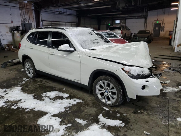 2014 BMW X1 xDrive28i with VIN WBAVL1C51EVY12411, listed as a Copart auction lot 44966055 with 76,462 mi miles and Salvage Title. Bid and sale history available at carsss.com. Image 4.