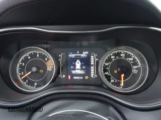 2019 Jeep Cherokee Latitude Plus with VIN 1C4PJMLB1KD319905, listed as a IAAI auction lot 41143311 with 98,694 mi miles. Bid and sale history available at carsss.com. Image 7.