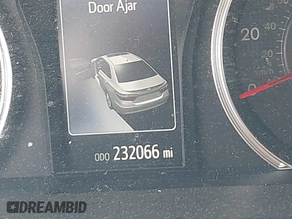 2015 Toyota Camry XLE with VIN 4T1BF1FK6FU985908, listed as a IAAI auction lot 41627697 with 232,066 mi miles. Bid and sale history available at carsss.com. Image 15.