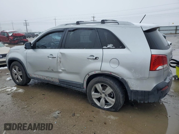 2013 Kia Sorento EX с VIN 5XYKU4A61DG351443, выставлен на аукционе Copart как лот 86988774 с пробегом 196 542 миль миль и Списание • Salvage title. История ставок и продаж доступна на DreamBid. Изображение 2.
