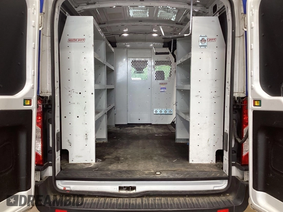 2019 Ford Transit z VIN 1FTYR2CM1KKA32062, wystawiony jako IAAI lot #42596475 z przebiegiem 151 369 mil mil oraz . Historia ofert i sprzedaży dostępna na DreamBid. Obrazek 20.