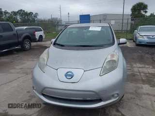2015 Nissan LEAF SV with VIN 1N4AZ0CP2FC312093, listed as a IAAI auction lot 41658774 with 121,896 mi miles. Bid and sale history available at carsss.com. Image 6.