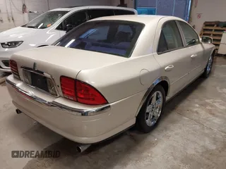2002 Lincoln LS w/Base Pkg z VIN 1LNHM87AX2Y620293, wystawiony jako IAAI lot #41461349 z przebiegiem 129 295 mil mil oraz . Historia ofert i sprzedaży dostępna na DreamBid. Obrazek 4.