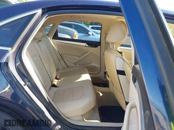 2013 Volkswagen Passat SE с VIN 1VWBN7A39DC129965, выставлен на аукционе IAAI как лот 42302910 с пробегом 182 874 миль миль и . История ставок и продаж доступна на DreamBid. Изображение 8.