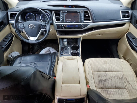 2017 Toyota Highlander LE with VIN 5TDBZRFH8HS371531, listed as a Copart auction lot 59560275 with 87,200 mi miles and Salvage title. Bid and sale history available at DreamBid. Image 8.