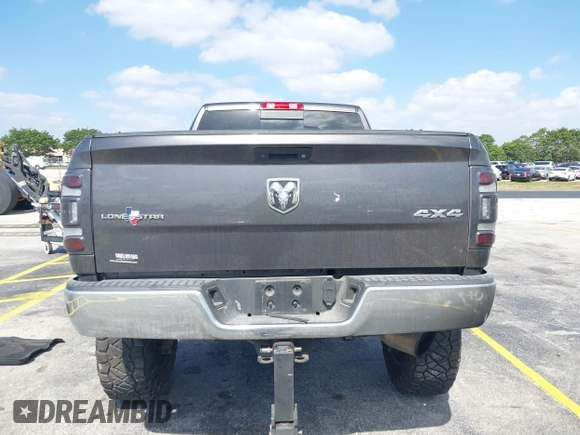 2018 Ram 2500 Big Horn z VIN 3C6UR5ML2JG368807, wystawiony jako IAAI lot #42159084 z przebiegiem 142 326 mil mil oraz . Historia ofert i sprzedaży dostępna na DreamBid. Obrazek 17.