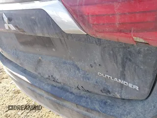 2018 Mitsubishi Outlander ES z VIN JA4AZ3A35JZ058407, wystawiony jako IAAI lot #41428922 z przebiegiem 141 701 mil mil oraz . Historia ofert i sprzedaży dostępna na DreamBid. Obrazek 20.