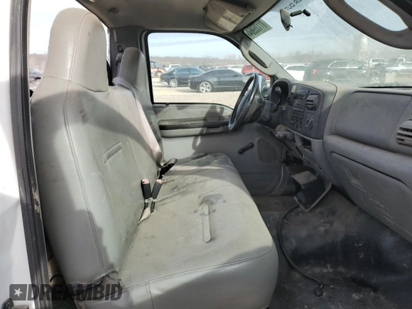 2005 Ford F-350 XL с VIN 1FDSF34595EC82207, выставлен на аукционе Copart как лот 81135964 с пробегом Не указан миль и Списание • Salvage title. История ставок и продаж доступна на DreamBid. Изображение 10.